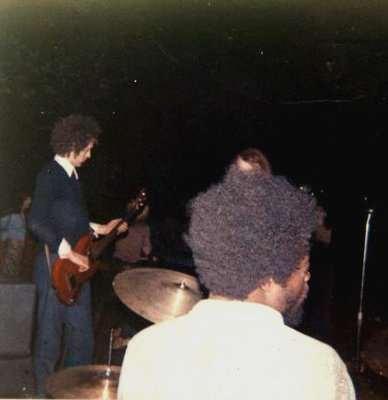 Andy1.jpg (52.38 KiB) Viewed 24704 times ... and the band playing, i recognise andy, can't remember the name of the others who played then, any idea?